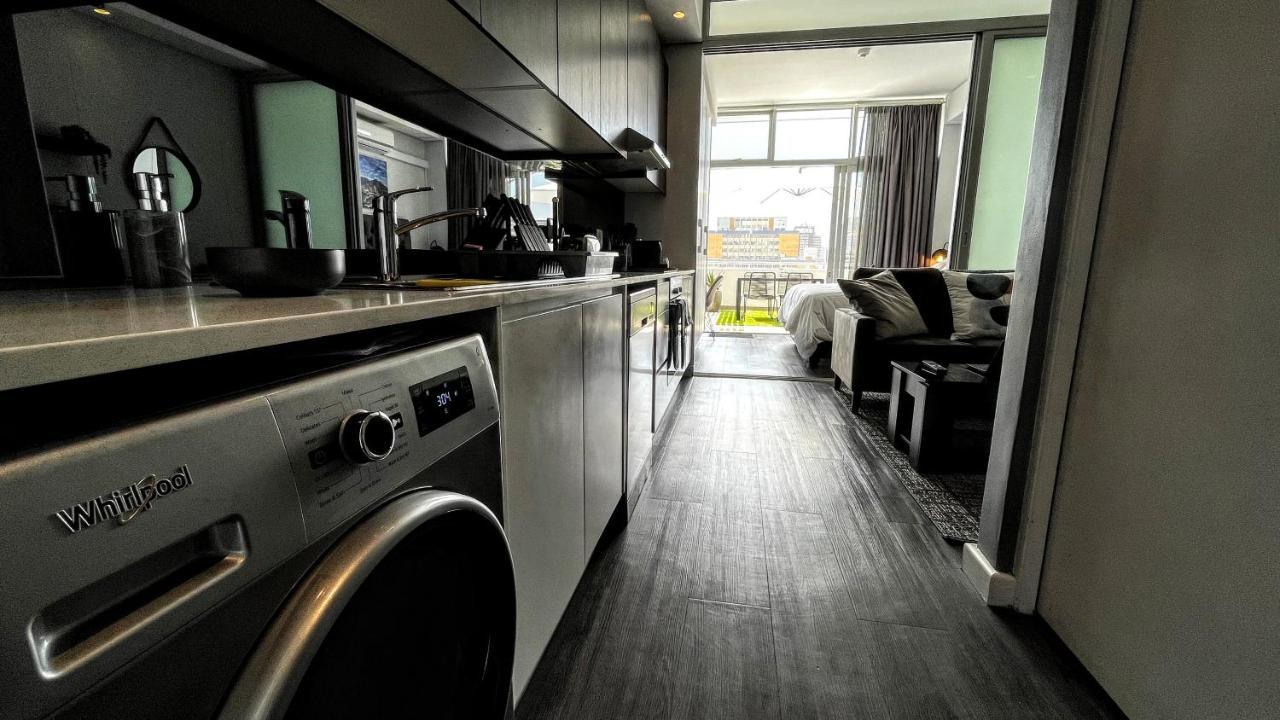 Modern Luxury Studio With Breathtaking City Views - No Load Shedding Кейптаун Екстериор снимка