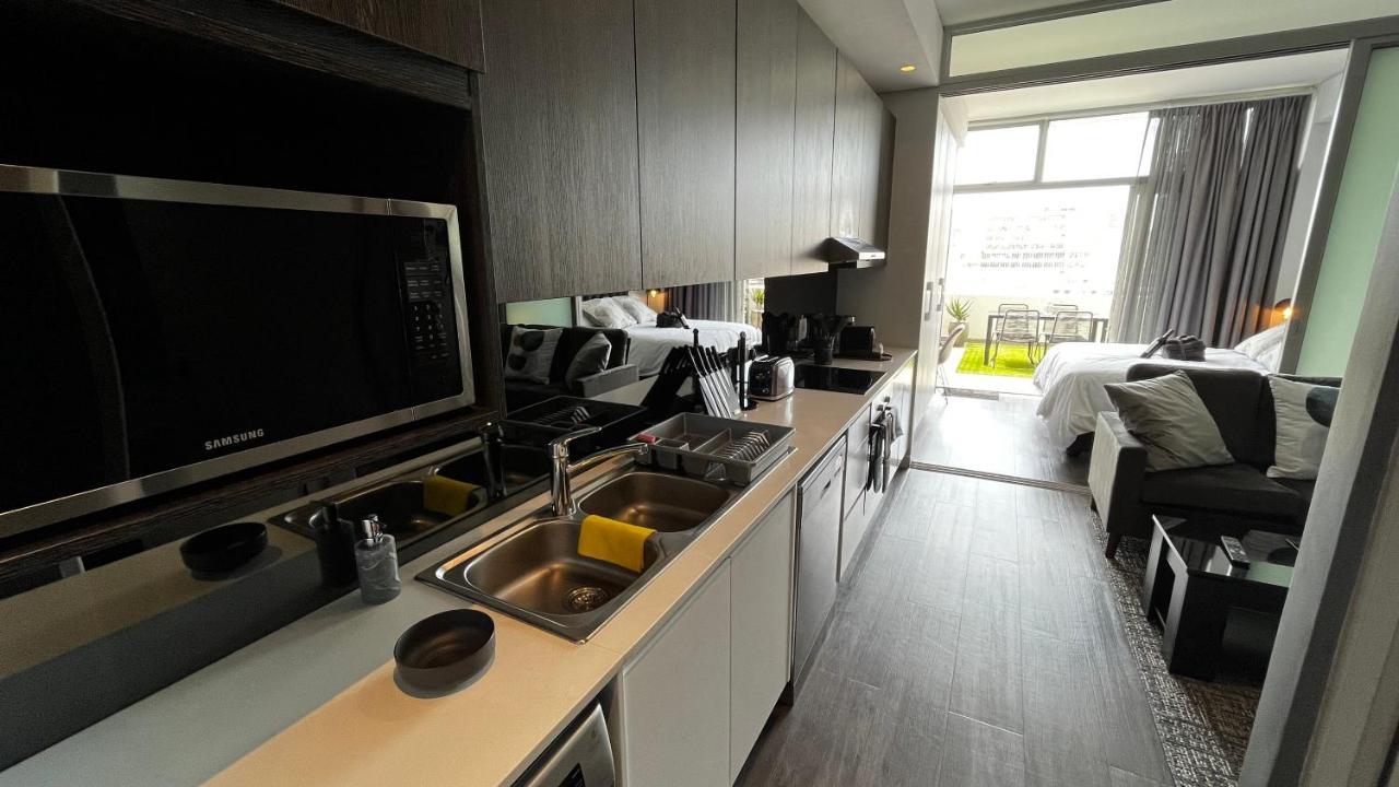 Modern Luxury Studio With Breathtaking City Views - No Load Shedding Кейптаун Екстериор снимка