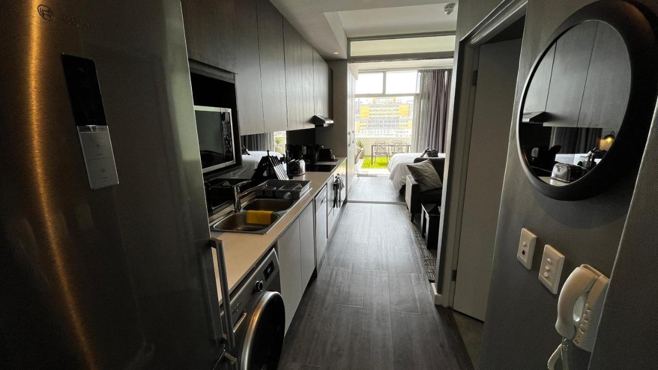 Modern Luxury Studio With Breathtaking City Views - No Load Shedding Кейптаун Екстериор снимка